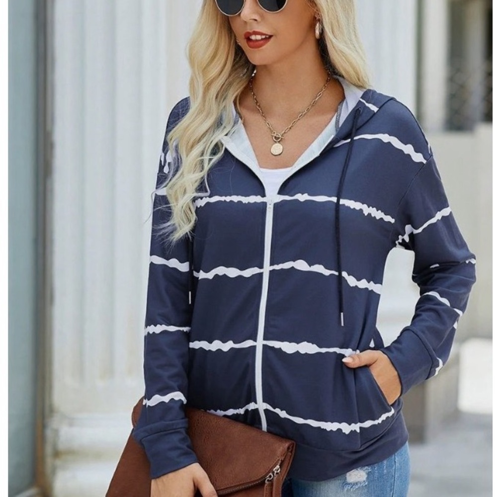 1024. 💜Stylish Navy and White Zipper Jacket - Picture 1 of 2